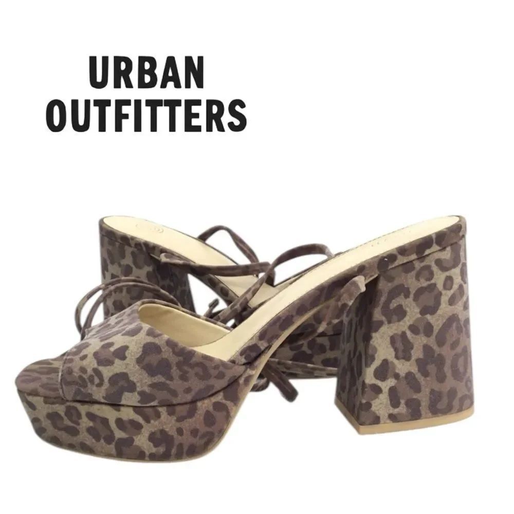 New Urban Outfitters UO Women's Jenny Leopard Platform Sandals 9